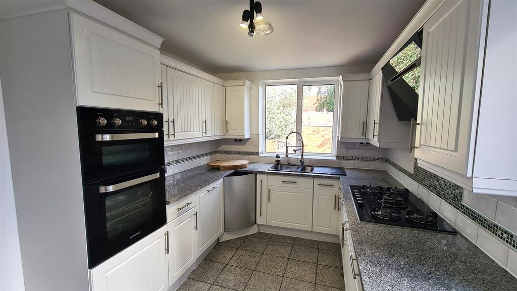 Property photo 2 of 25