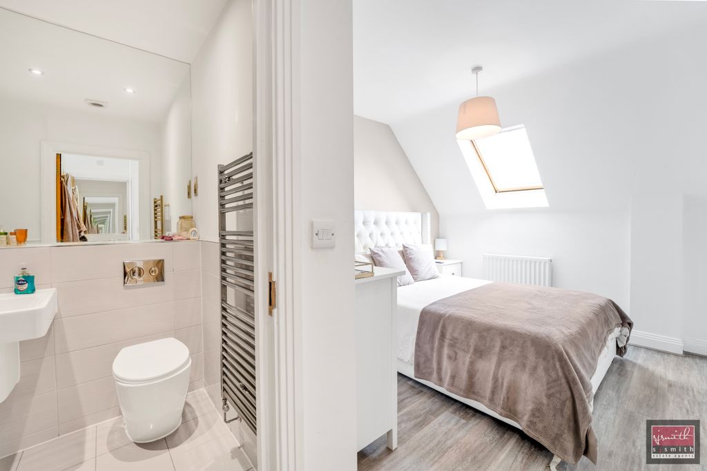 Property photo 3 of 12 Dsc00775