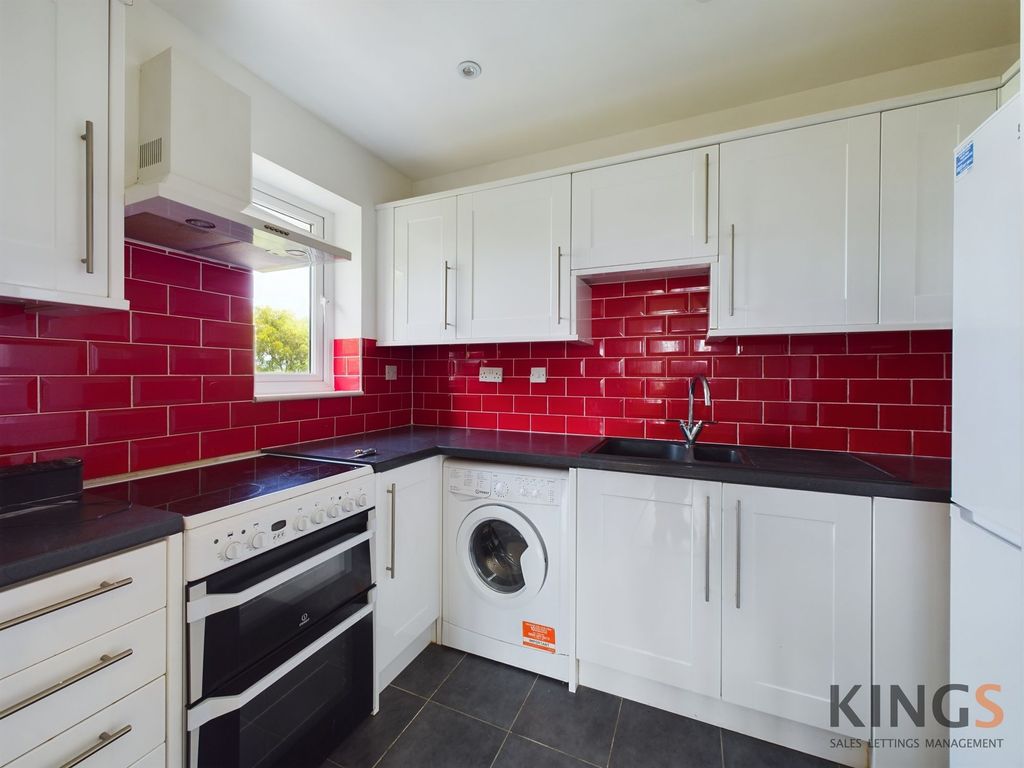 Property photo 3 of 7 Kitchen