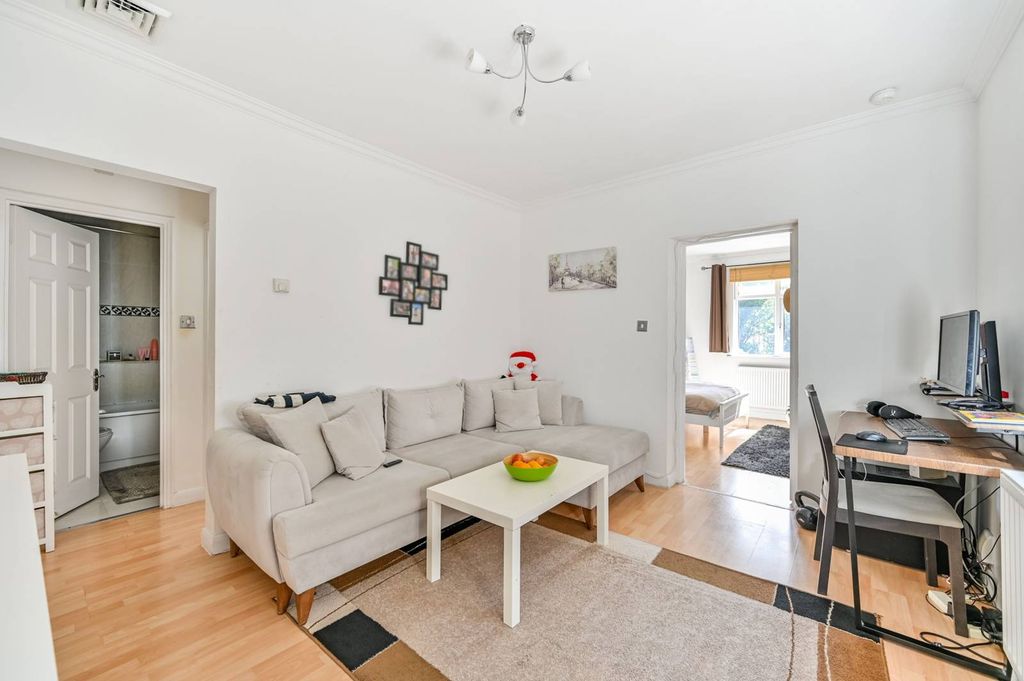 Property photo 2 of 6