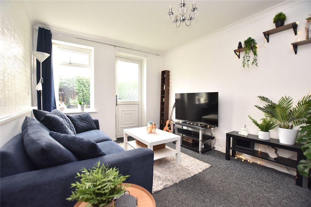 Property photo 2 of 21 Lounge