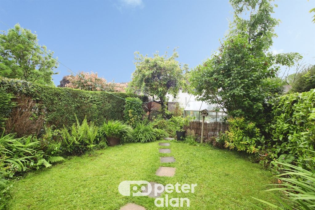 Property photo 2 of 20