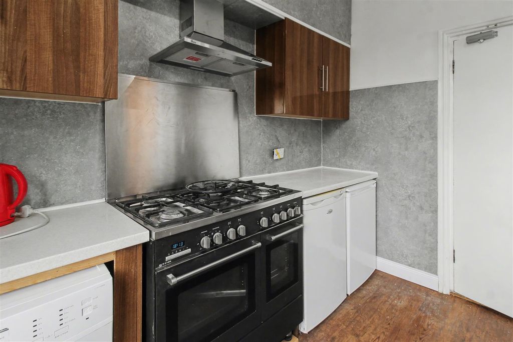 Property photo 2 of 20 Kitchen 2.Jpg