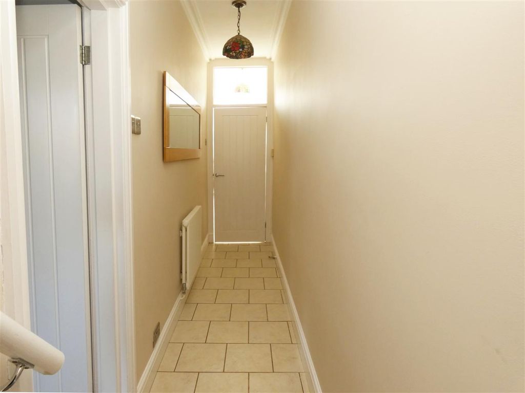 Property photo 3 of 21 Entrance Hall