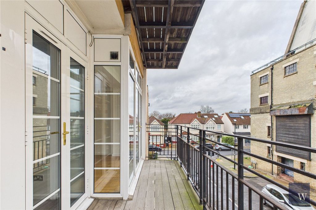 Property photo 3 of 8 Picture No. 13