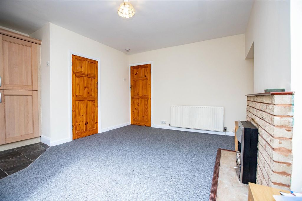 Property photo 3 of 14 Approach