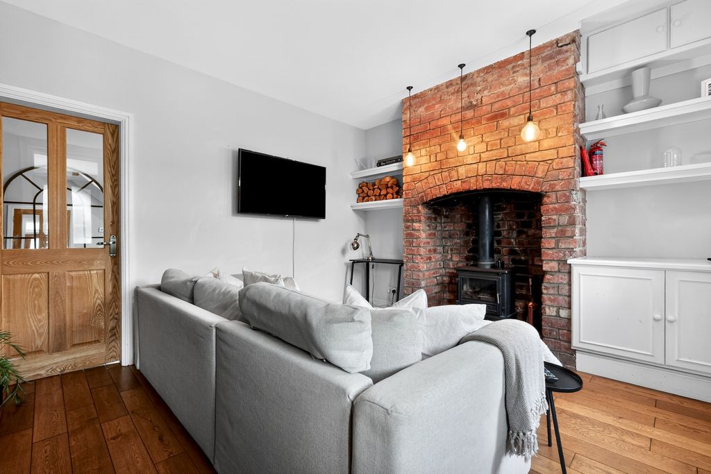 Property photo 2 of 24