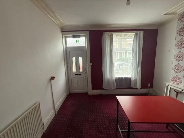 Property photo 1 of 7 Lounge