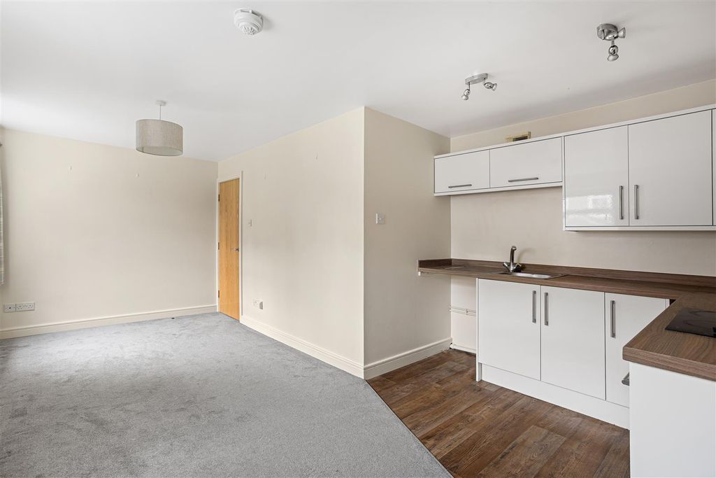 Property photo 3 of 8 Flat_12_Toft_Green_16.Jpg