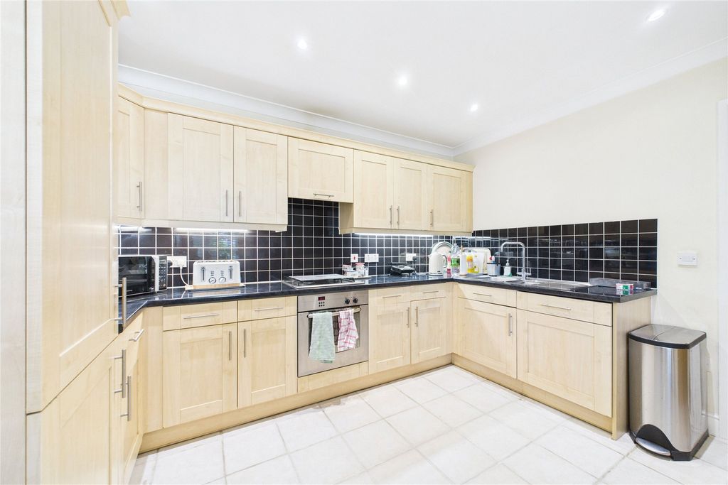 Property photo 2 of 9 Picture No. 28