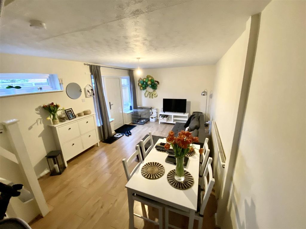 Property photo 3 of 5