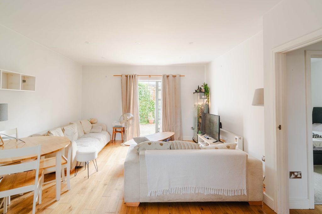 Property photo 1 of 12 9