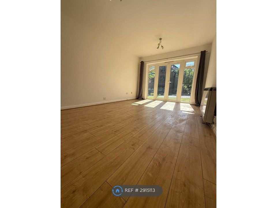 Property photo 3 of 10 Living Room