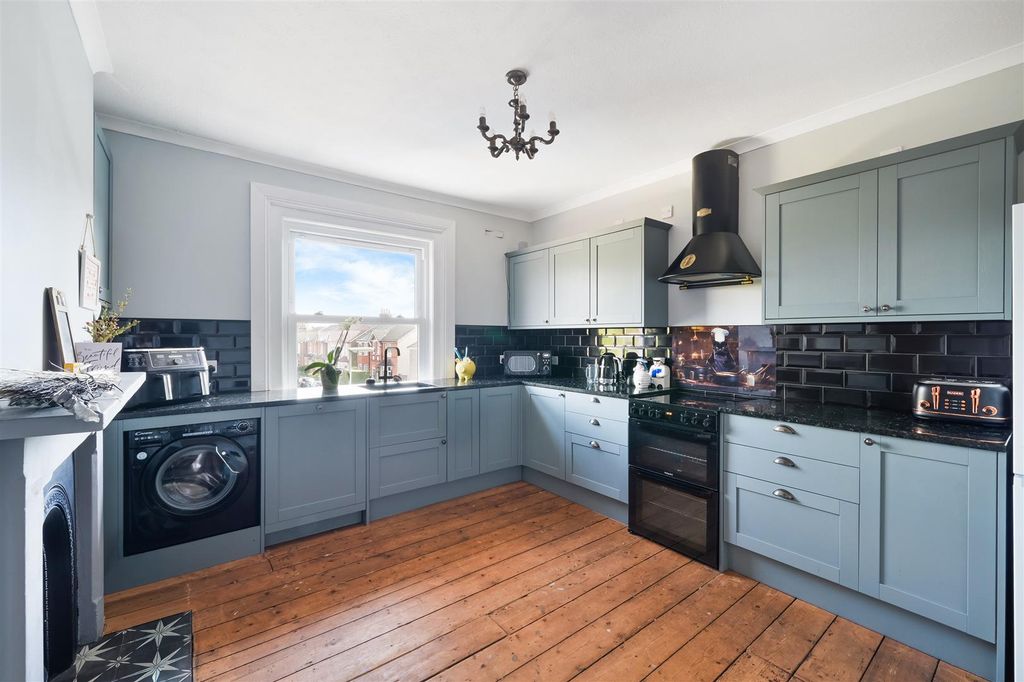 Property photo 1 of 16 Nutfield Road (7).Jpg