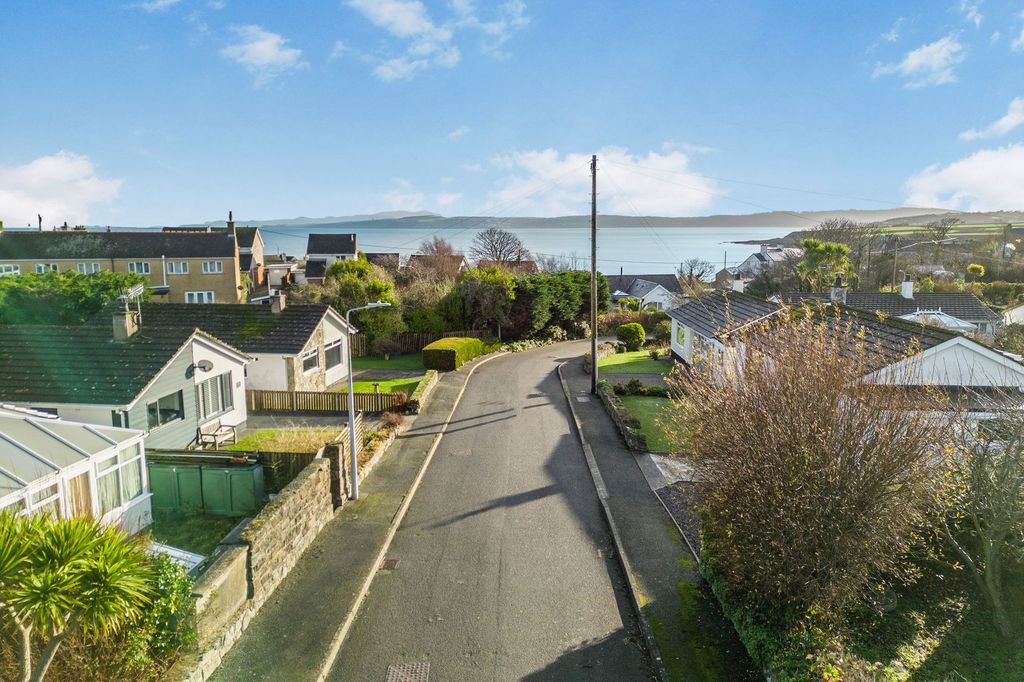 Property photo 3 of 28