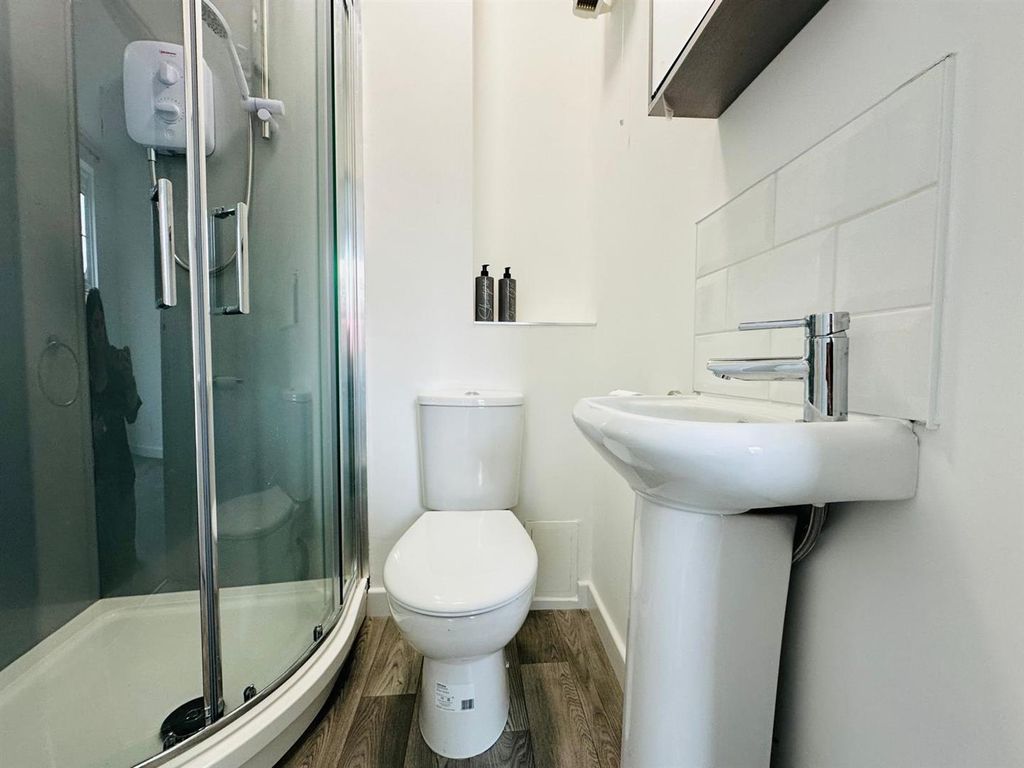 Property photo 3 of 4 Flat 2-2.Jpg