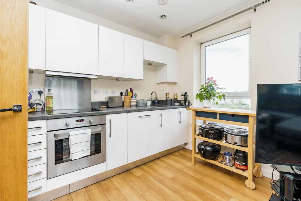 Property photo 3 of 14 Kitchen