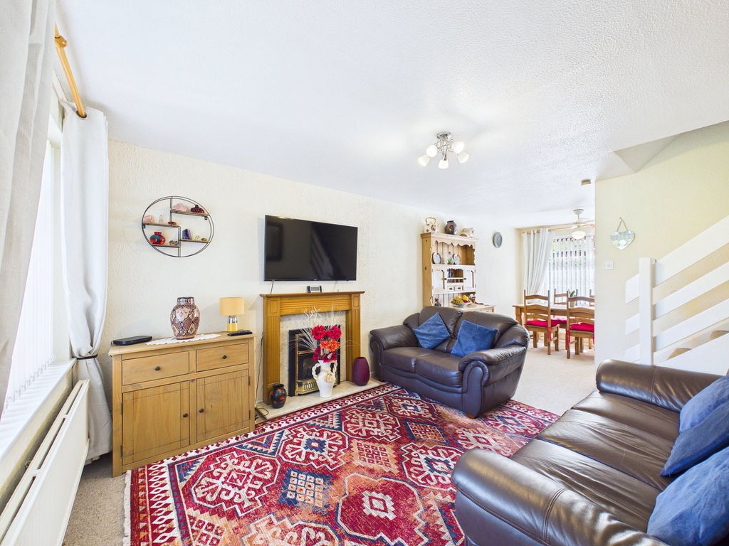 Property photo 2 of 25