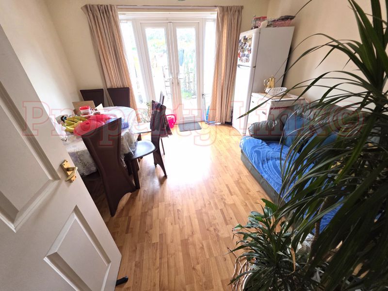 Property photo 1 of 28 Photo 8