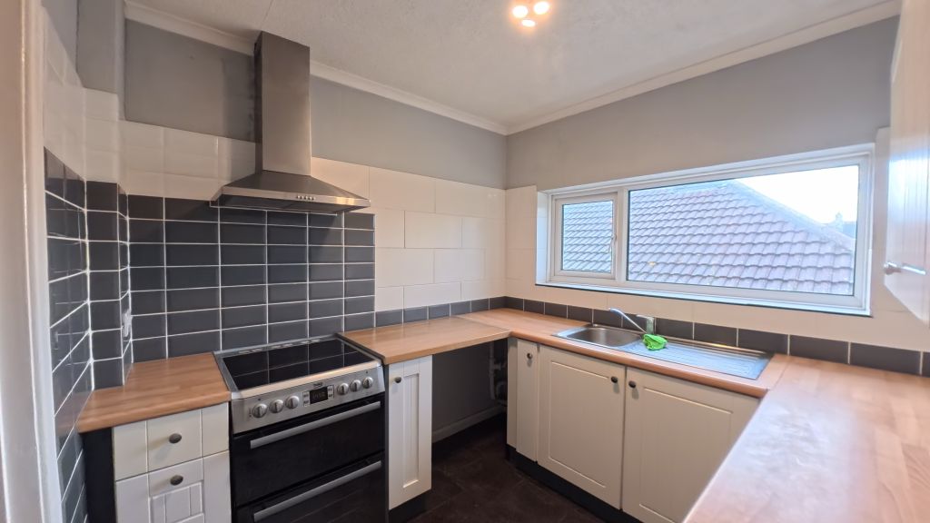 Property photo 3 of 6 Kitchen