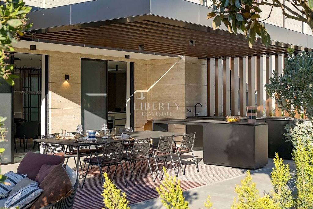 Property photo 2 of 27