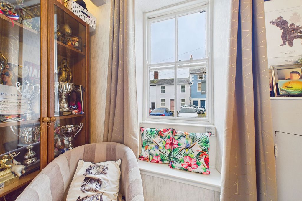 Property photo 3 of 13