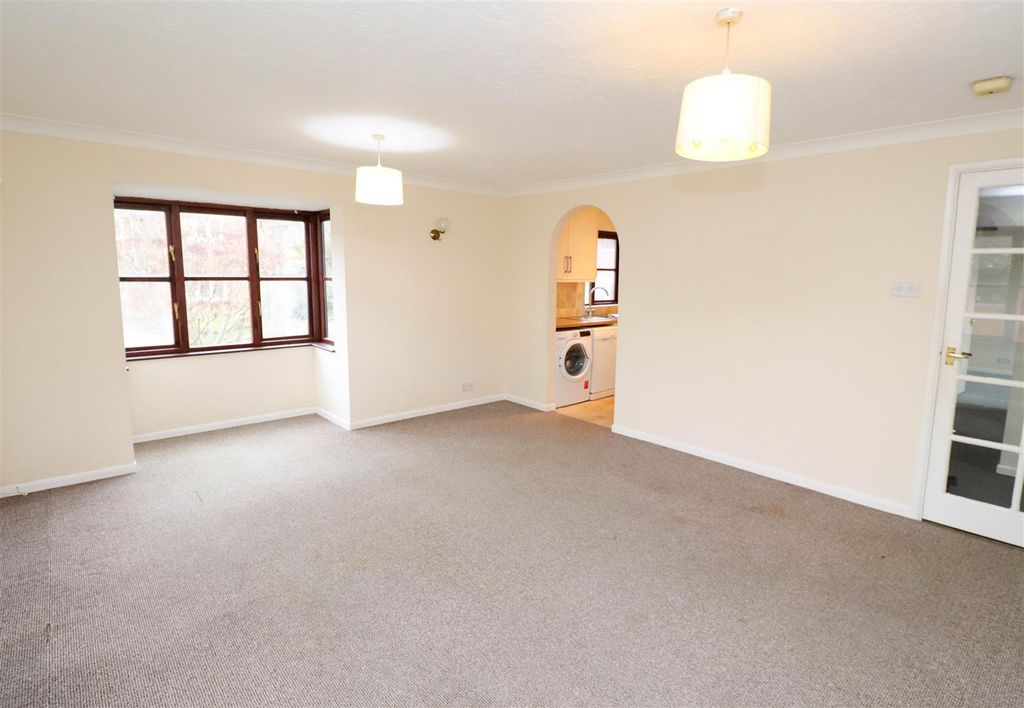 Property photo 2 of 14 Lounge/Dining