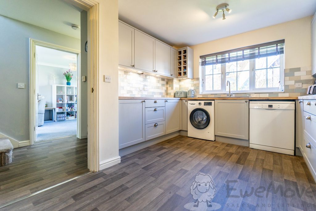 Property photo 3 of 16 Kitchen