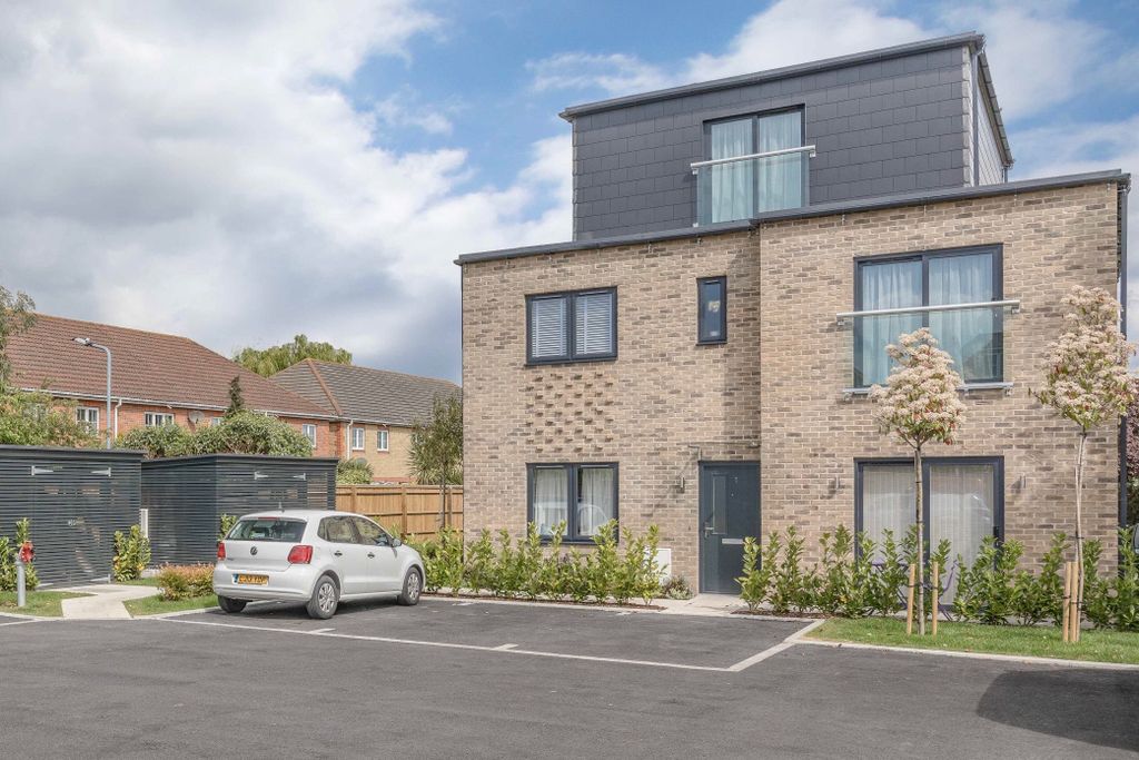 Property photo 1 of 8 Front3