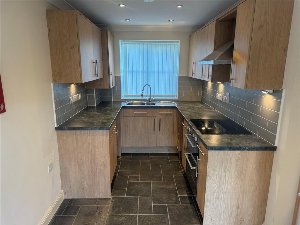 Property photo 2 of 9 Kitchen