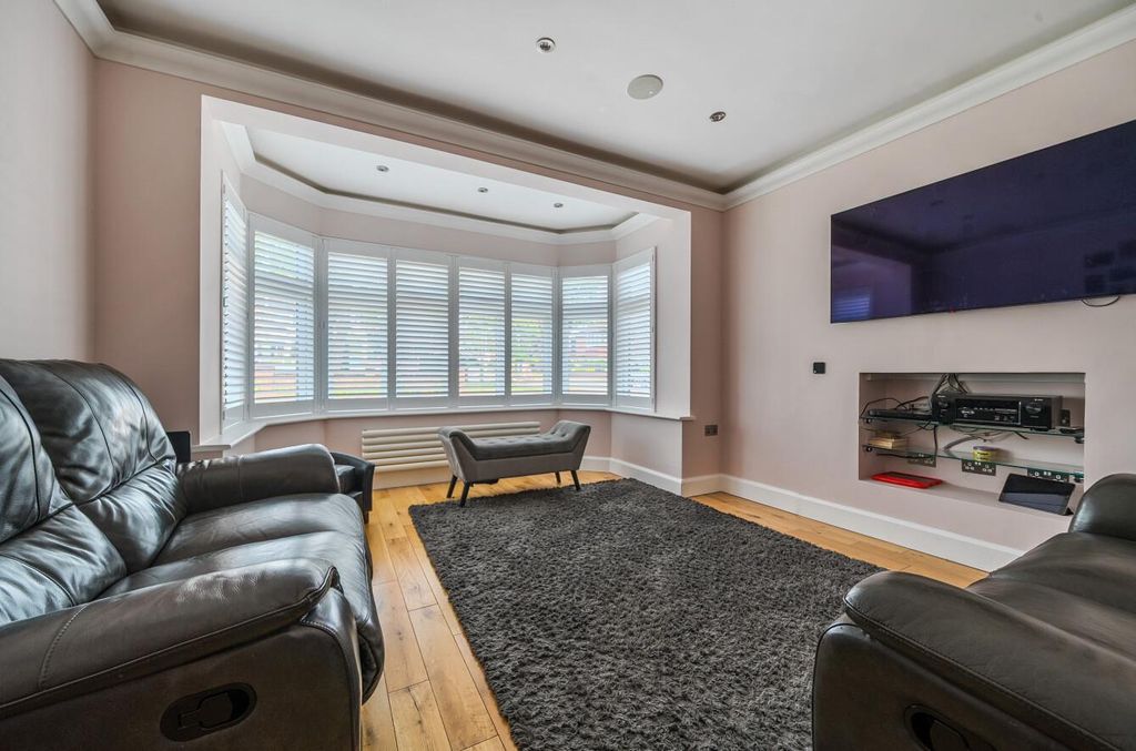 Property photo 2 of 20 18-6A0Ef03A5F968-1465366-19E4A45Eed674-18-18-1.Jpg
