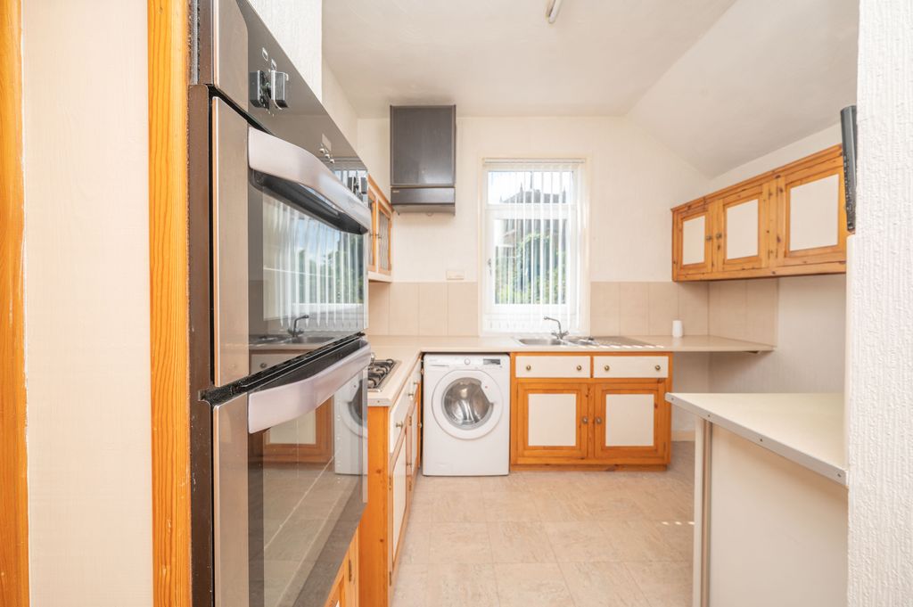 Property photo 2 of 7 Kitchen