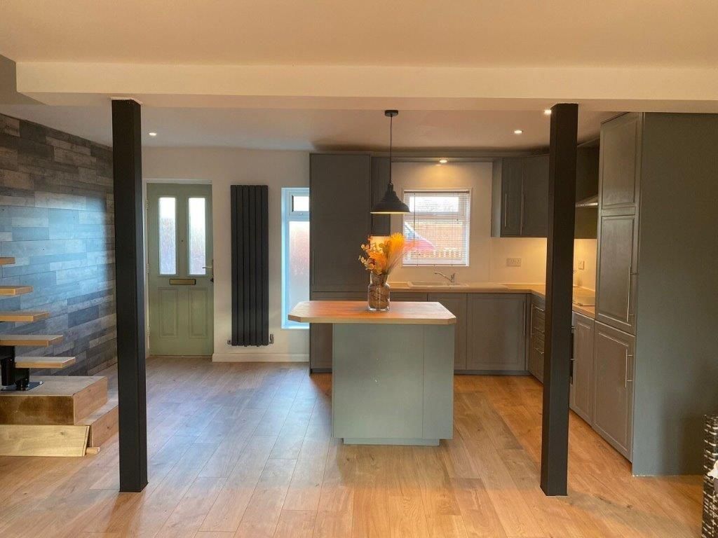 Property photo 3 of 6 Kitchen