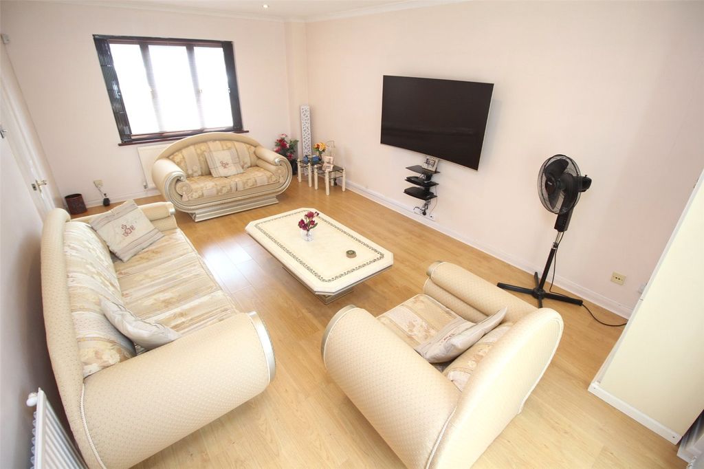Property photo 2 of 19 Picture No. 37