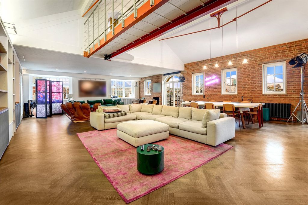 Property photo 2 of 17 Living Area