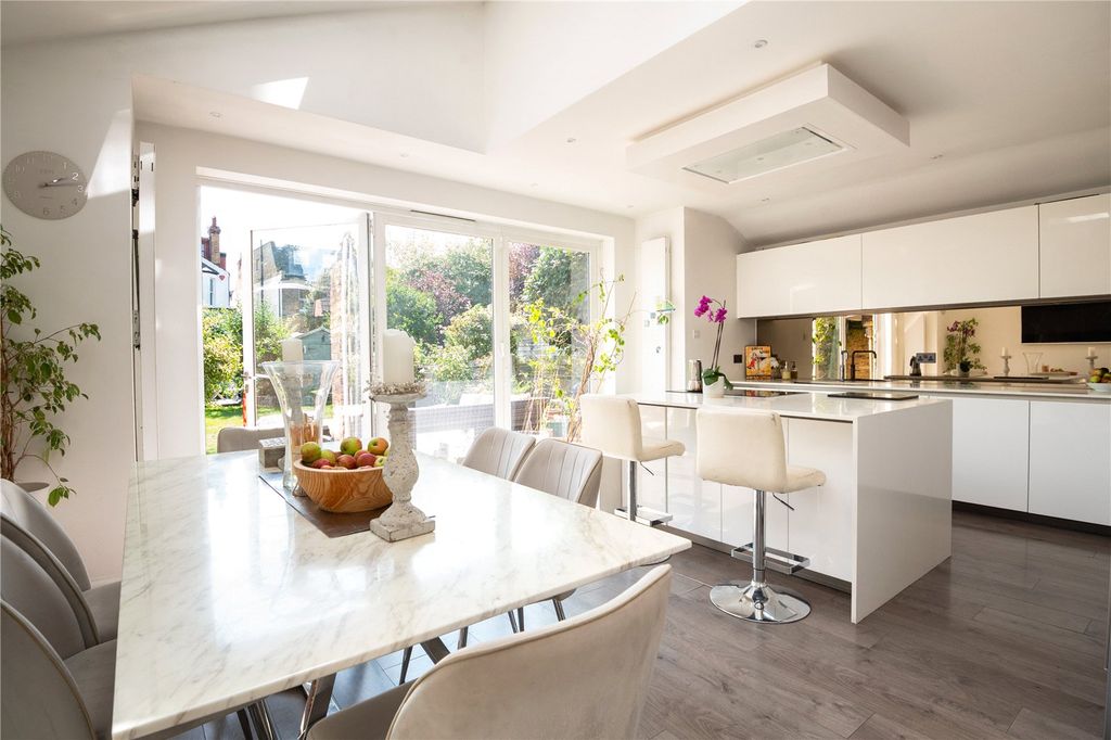 Property photo 2 of 34 Picture No. 13