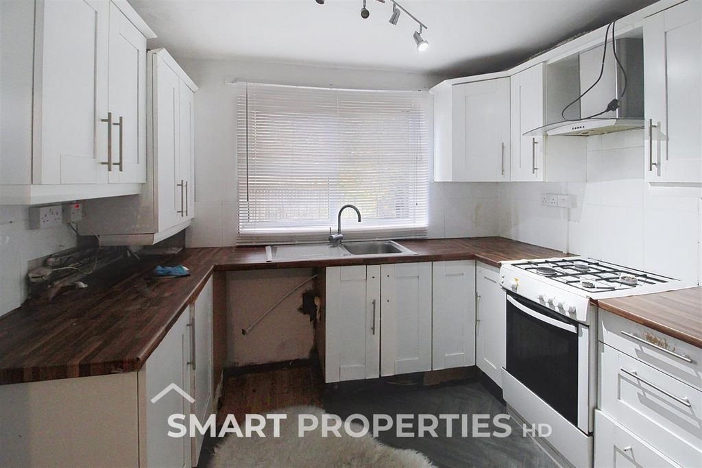 Property photo 3 of 12 Kitchen