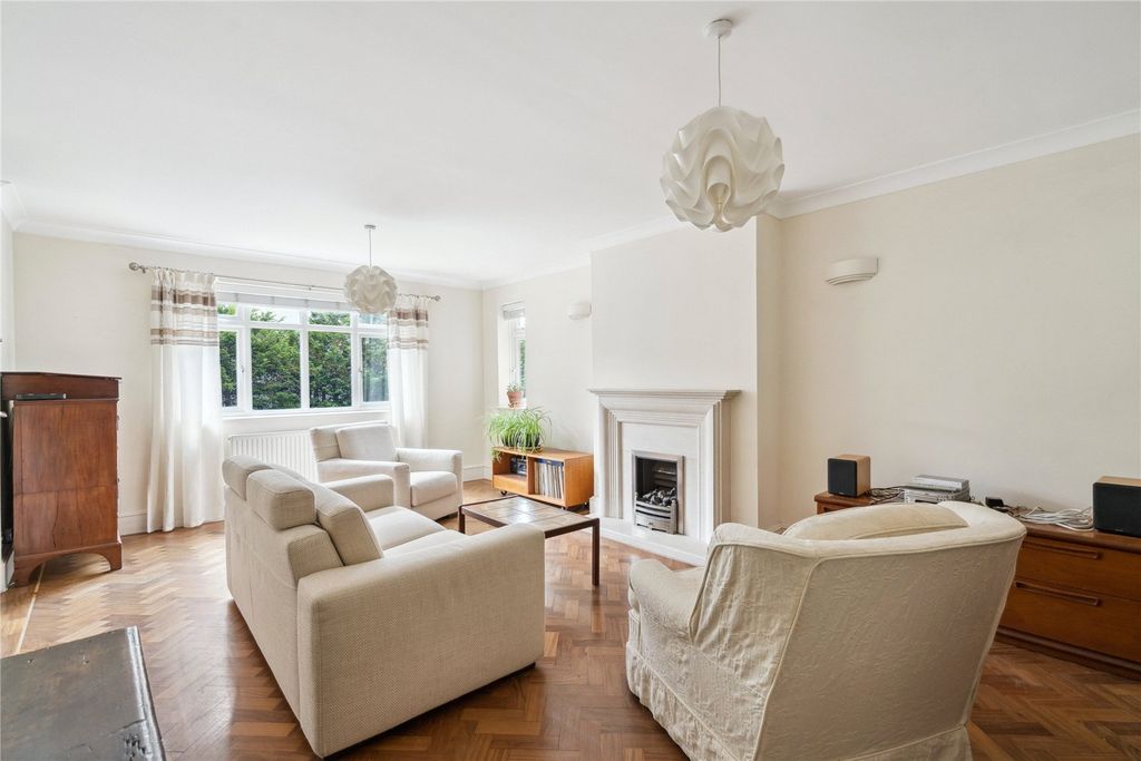Property photo 3 of 10 Sitting Room
