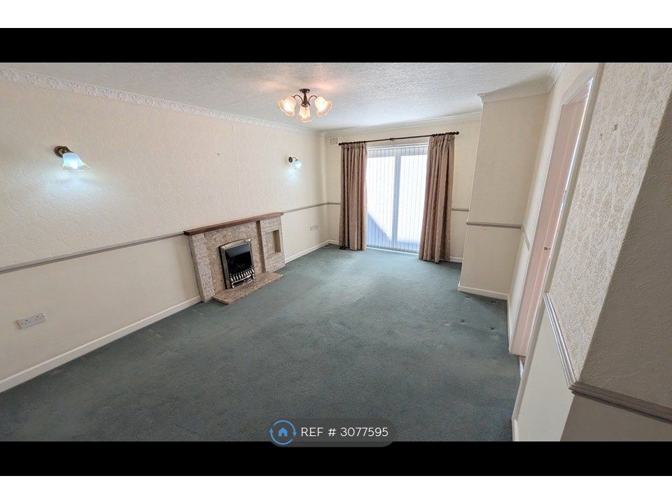 Property photo 2 of 11 Living Room