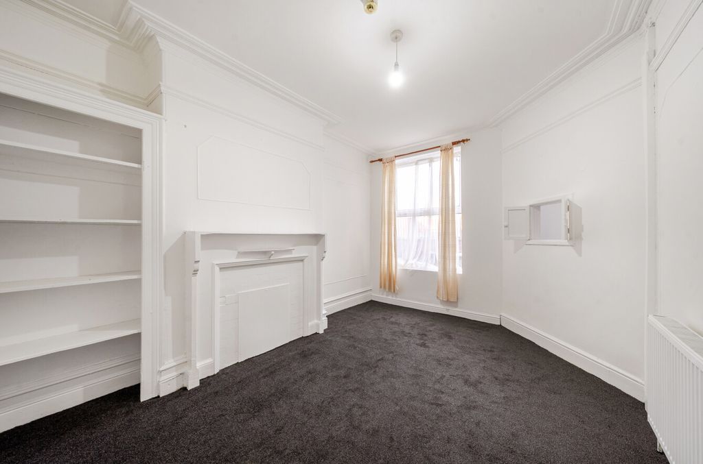 Property photo 3 of 20 Dining Rooms