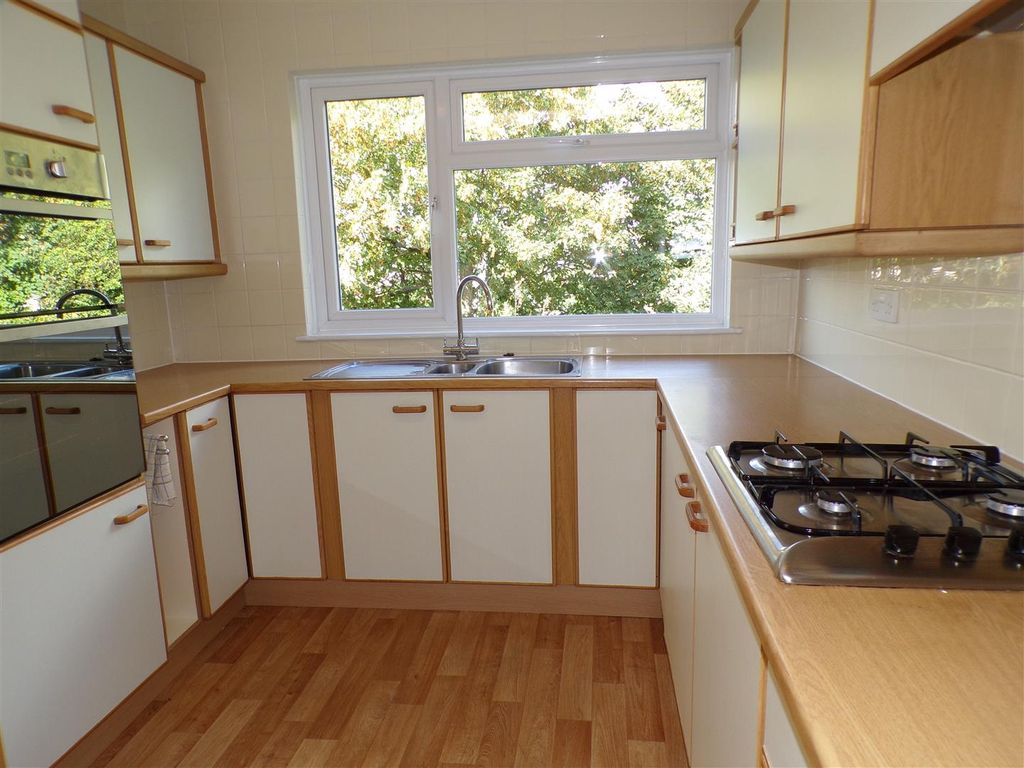 Property photo 3 of 11 Kitchen1.Jpg