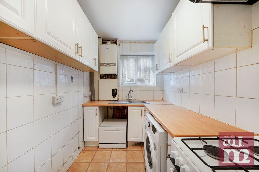 Property photo 3 of 8 Kitchen