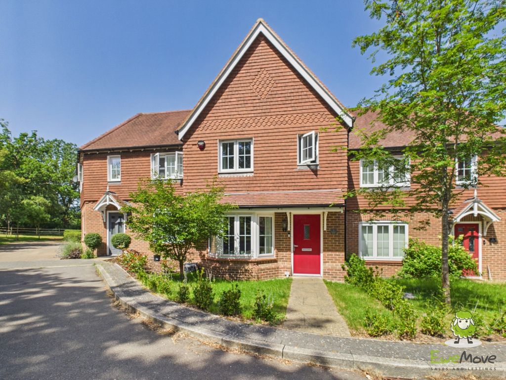Property photo 1 of 19 Ewemove Estate Agents Basingstoke - Lattimo Walk