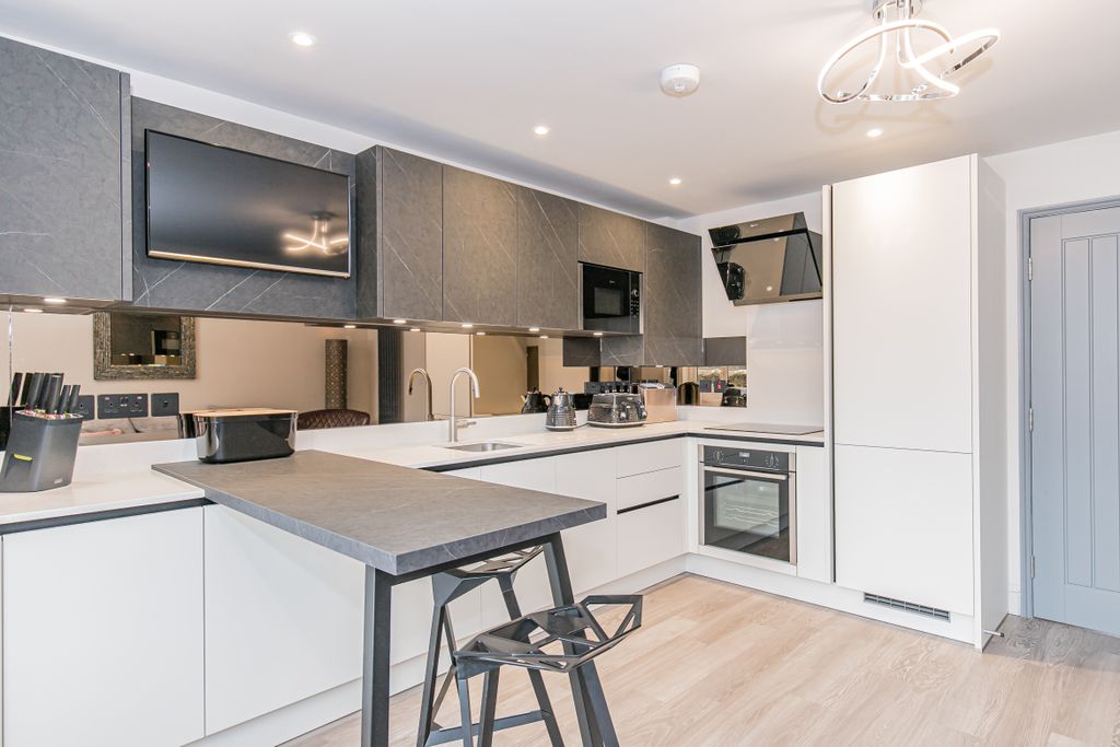 Property photo 1 of 28 Photo 01