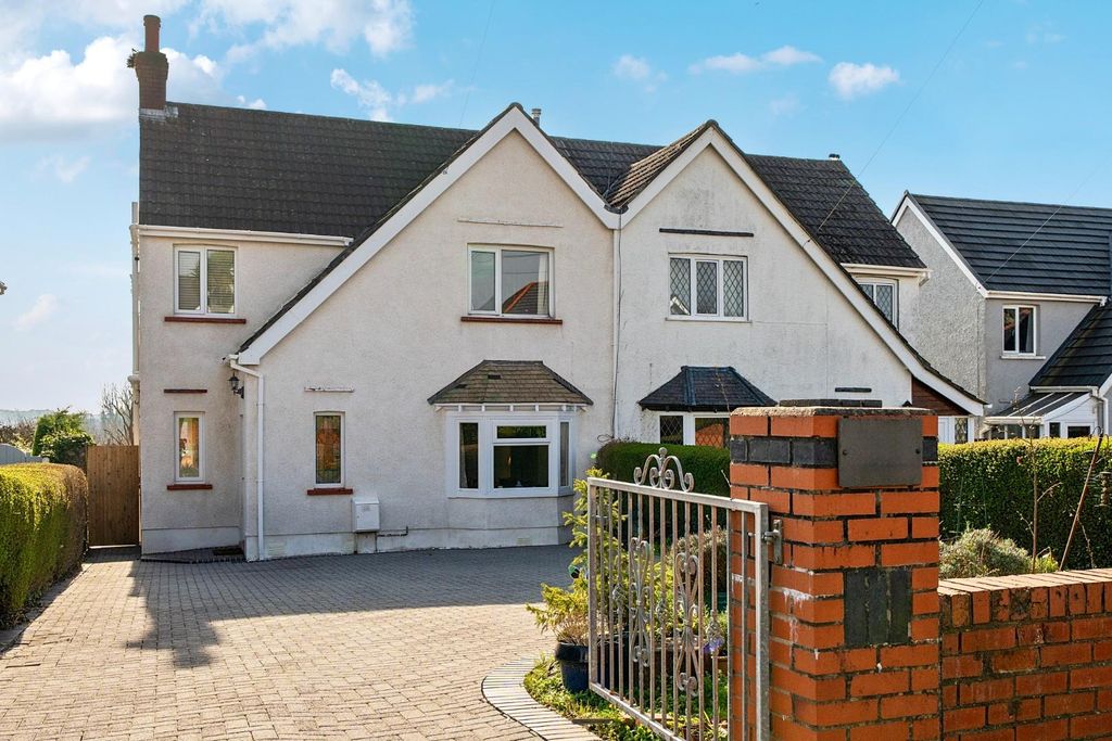 Property photo 1 of 42 1433172-18-69Bd32Ca94631.Jpg