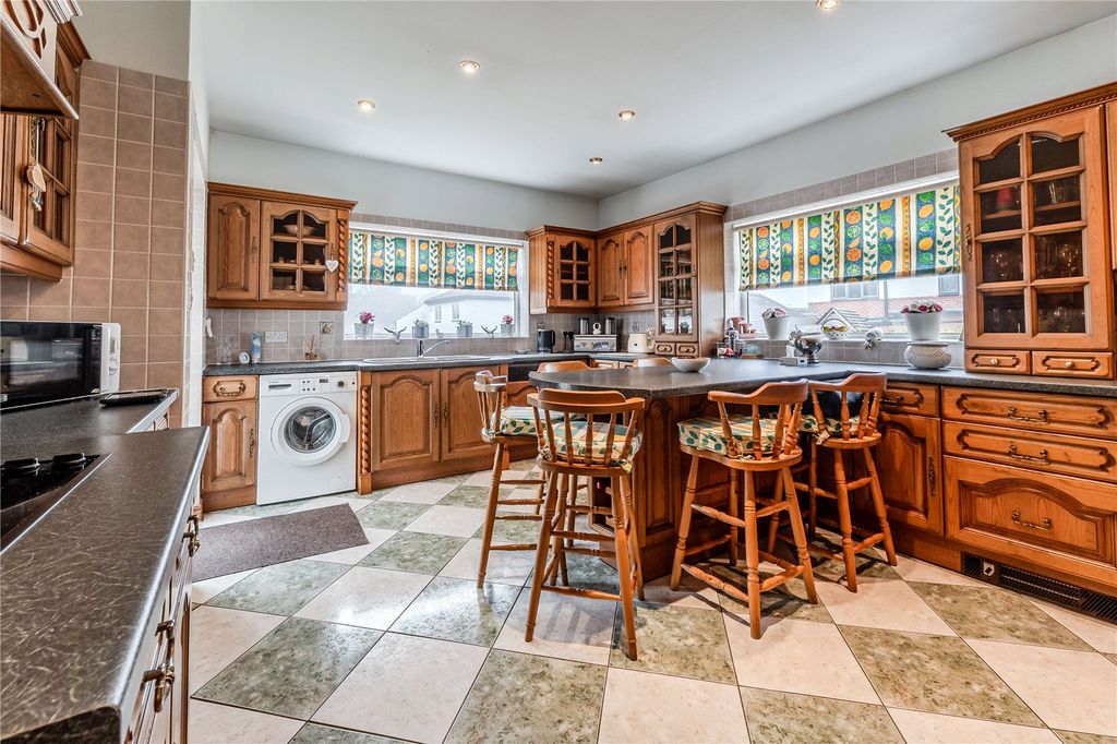 Property photo 2 of 15 Dining Kitchen