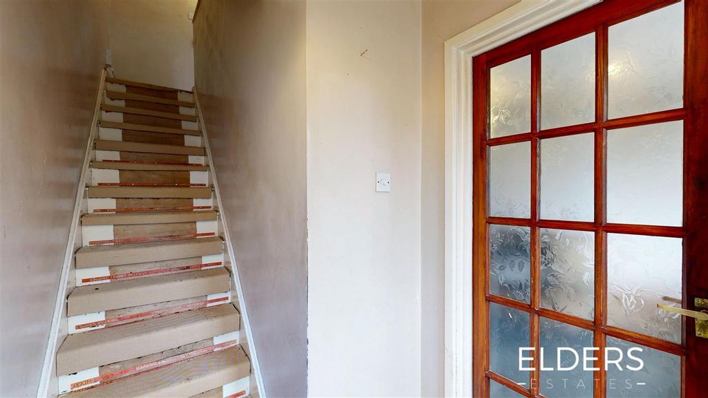 Property photo 3 of 12 Entrance Hall