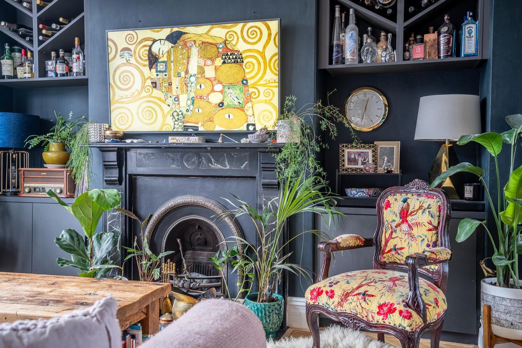 Property photo 3 of 19 Living Room