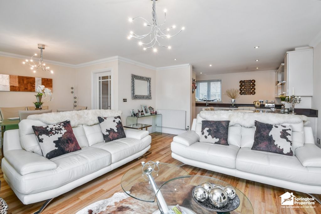 Property photo 3 of 18 Image 2