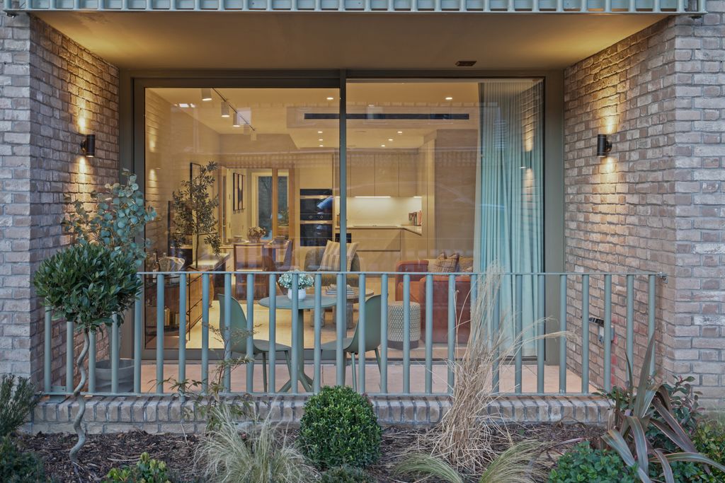 Property photo 1 of 17
